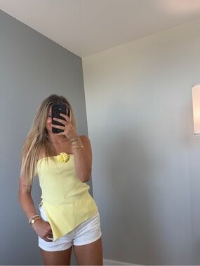 These three lemon flower strapless top